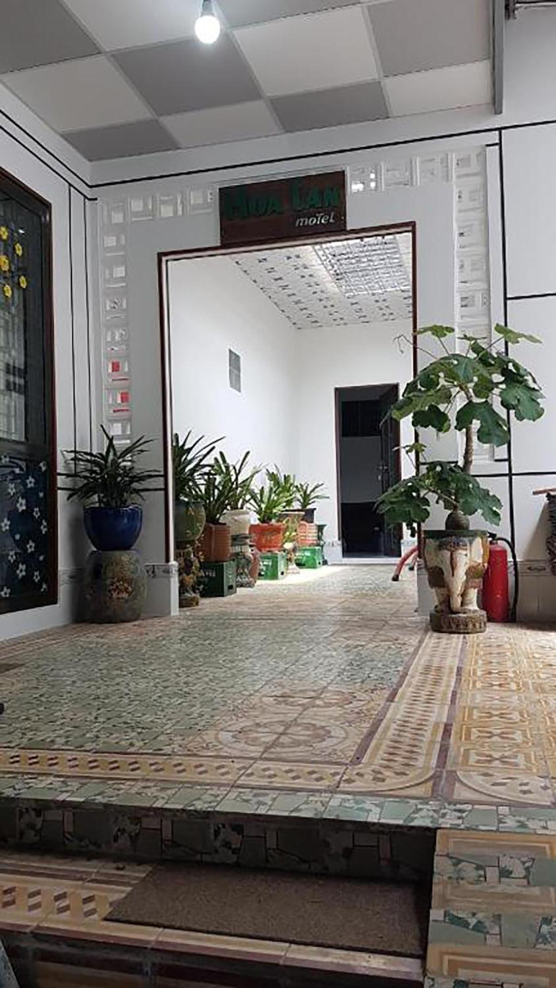Hoa Lan Motel & Homestay Giong Tu Dien Kültér fotó